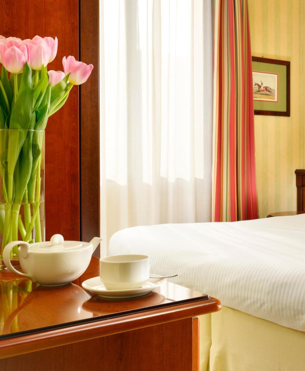 Unaway Hotel & Residence Linea Uno Milano ภายนอก รูปภาพ