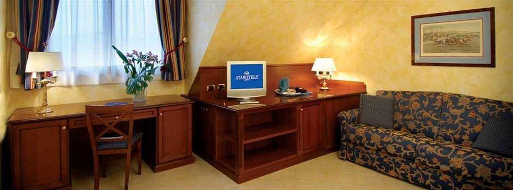 Unaway Hotel & Residence Linea Uno Milano ภายนอก รูปภาพ